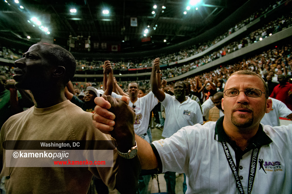 Audience listens to Bishop T.D. Jakes at the Verizon Center